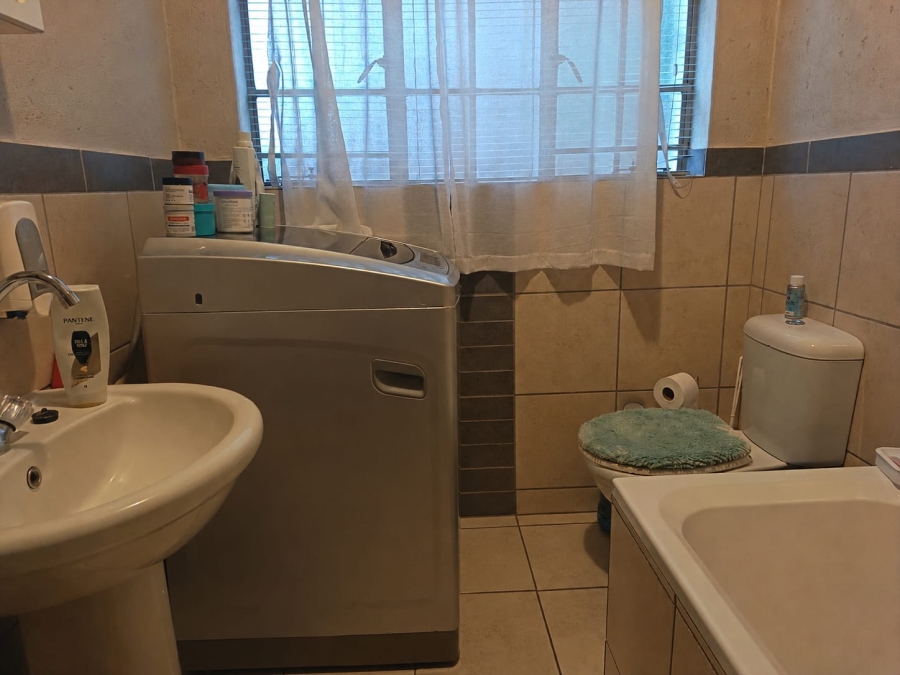 2 Bedroom Property for Sale in Waterval East North West